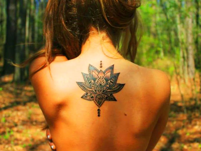 tatuajes para mujeres en la espalda